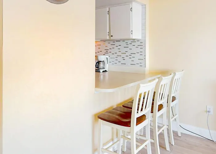 Oceanfront With Great Balcony Ac Wifi & Shared Pool - Steps To Holiday home