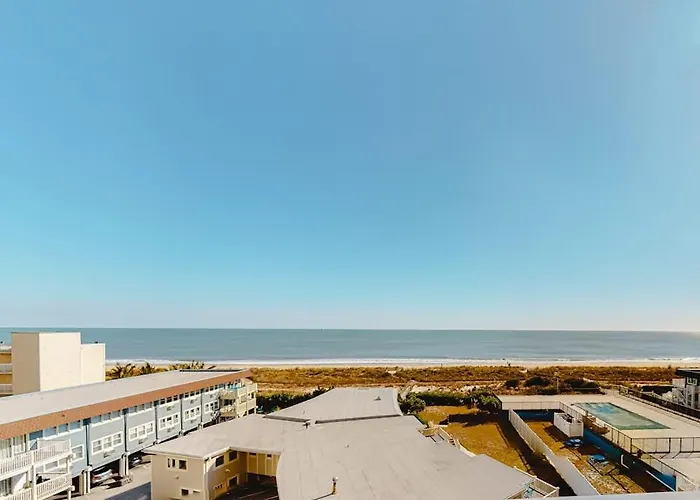 Oceanfront With Great Balcony Ac Wifi & Shared Pool - Steps To Holiday home