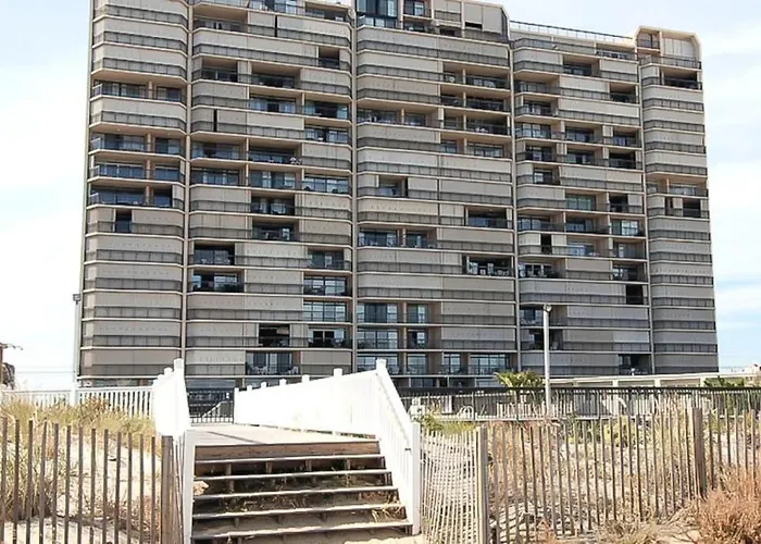 Oceanfront With Great Balcony Ac Wifi & Shared Pool - Steps To Holiday home *